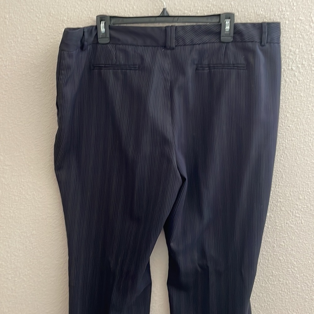 EUC WOMENS ATTENTION DRESS PANTS PLUS SIZE 18 black w/ navy blue pinstripes 1A - Picture 9 of 13